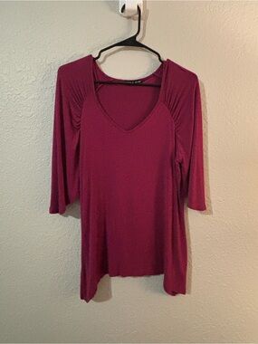 Cable & Gauge Plum V-Neck Long Sleeve Tee